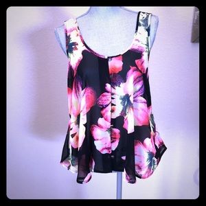 Happening in the Present Sheer Floral Top M 🌸